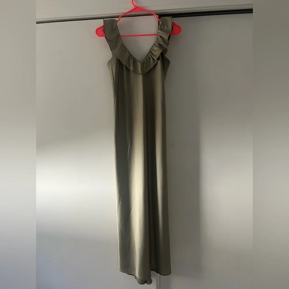 Serene Slip Dress ~ Moss Green Luxe Satin × 1
XXS - Picture 5 of 5